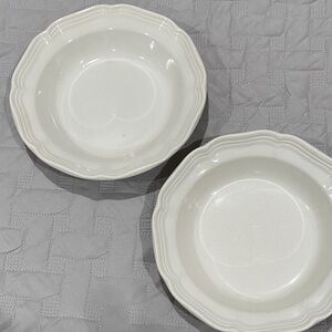 Mikasa French countryside salad/soup bowl
Set of 2. 8 1/4”